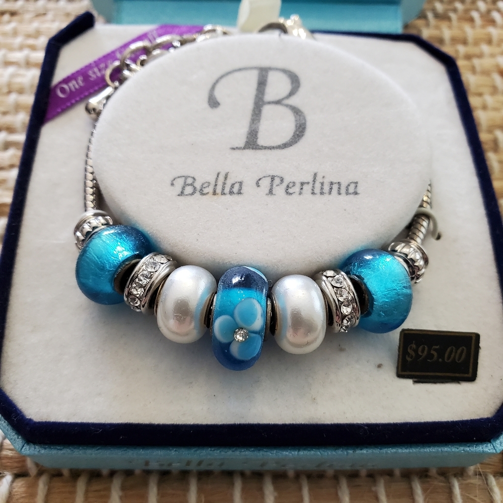 Blue beaded charm bracelt